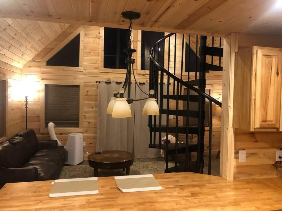Cozy 1 Bedroom Cabin In The Heart Of Jonesborough Esterno foto